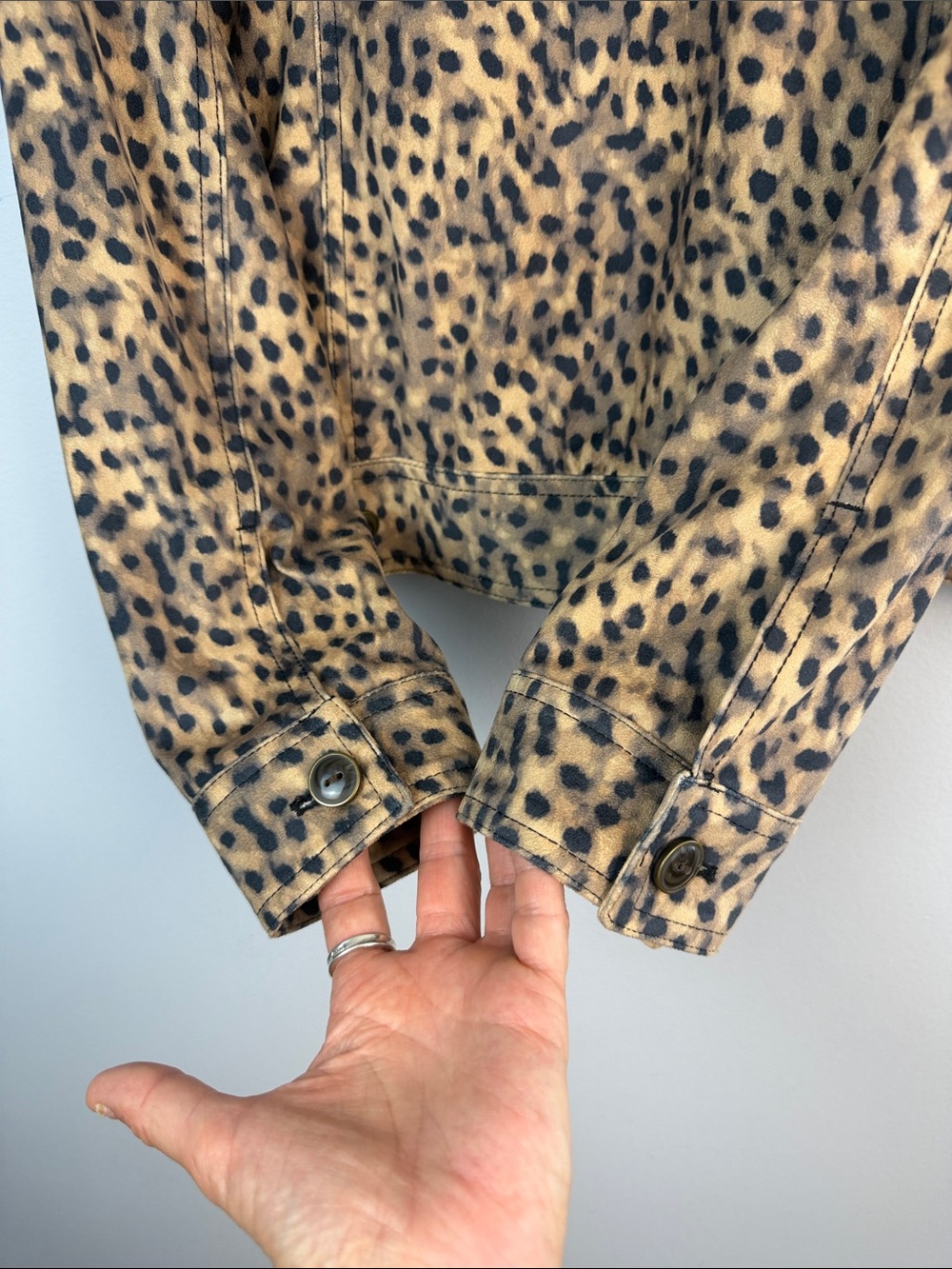 Tommy Bahama Salina Sands Cheetah Print Trucker Jacket in Golden Honey Medium - Picture 14 of 16